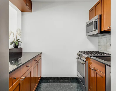 65 Thompson Street - Photo Thumbnail 5