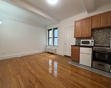155 E 52nd Street - Photo Thumbnail 1