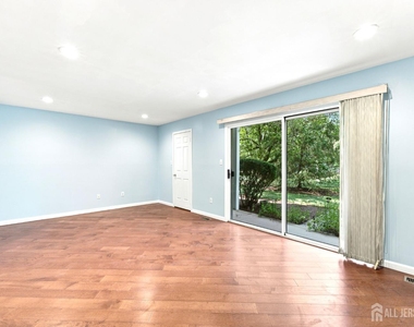 350 Greenfield Road - Photo Thumbnail 12