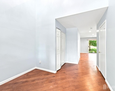 350 Greenfield Road - Photo Thumbnail 8