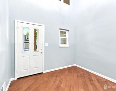 350 Greenfield Road - Photo Thumbnail 9