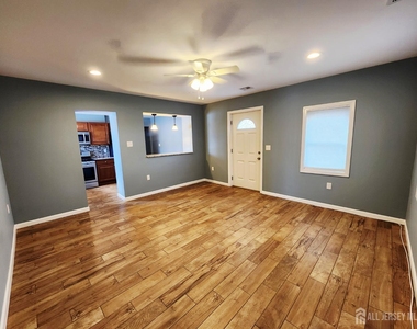 103 N Broadway Street - Photo Thumbnail 3