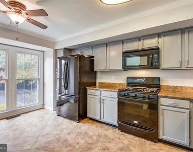 12369 Manchester Way - Photo Thumbnail 2