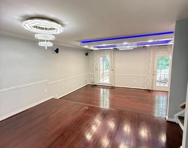 12369 Manchester Way - Photo Thumbnail 4