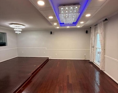 12369 Manchester Way - Photo Thumbnail 8