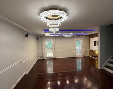 12369 Manchester Way - Photo Thumbnail 5