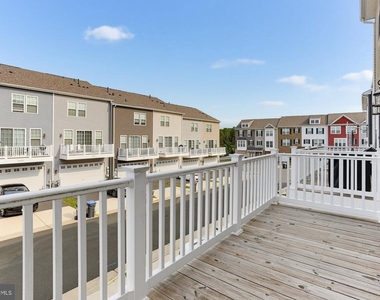 6310 Berkley Bridge Place - Photo Thumbnail 26