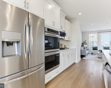 6310 Berkley Bridge Place - Photo Thumbnail 18