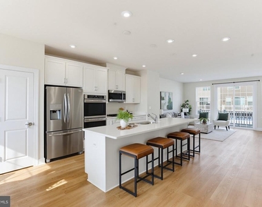 6310 Berkley Bridge Place - Photo Thumbnail 15