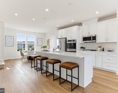 6310 Berkley Bridge Place - Photo Thumbnail 14
