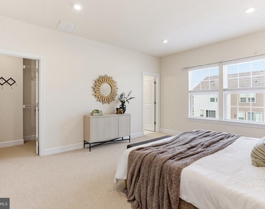 6310 Berkley Bridge Place - Photo Thumbnail 20