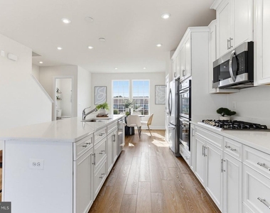 6310 Berkley Bridge Place - Photo Thumbnail 13