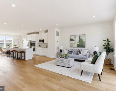 6310 Berkley Bridge Place - Photo Thumbnail 11