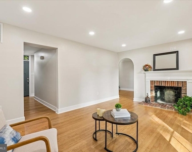15465 Golf Club Drive - Photo Thumbnail 4