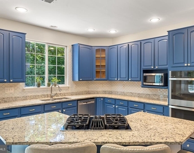 9201 Golf Court - Photo Thumbnail 27