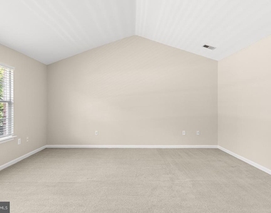9201 Golf Court - Photo Thumbnail 6