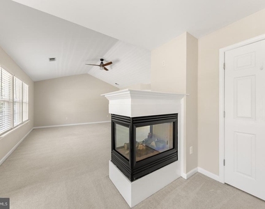 9201 Golf Court - Photo Thumbnail 3