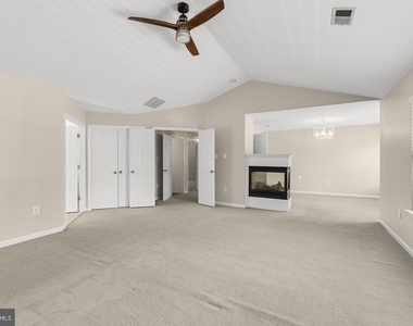9201 Golf Court - Photo Thumbnail 5