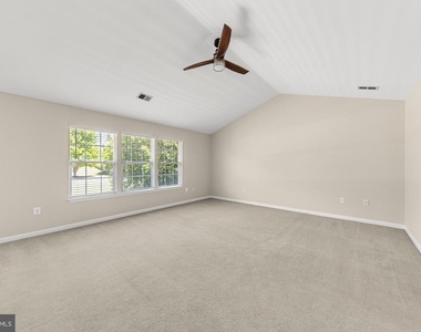 9201 Golf Court - Photo Thumbnail 7