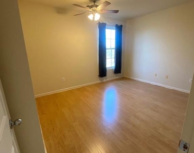 20445 Chesapeake Square - Photo Thumbnail 14
