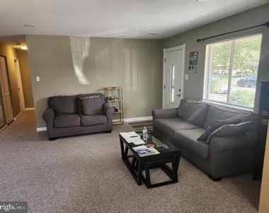 8423 Jinetes Court - Photo Thumbnail 2
