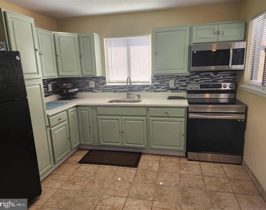 8423 Jinetes Court - Photo Thumbnail 4
