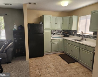 8423 Jinetes Court - Photo Thumbnail 5