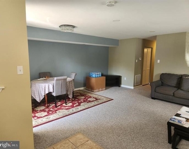 8423 Jinetes Court - Photo Thumbnail 3