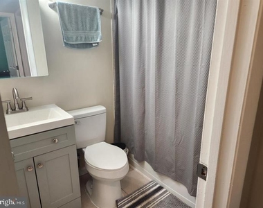 8423 Jinetes Court - Photo Thumbnail 13