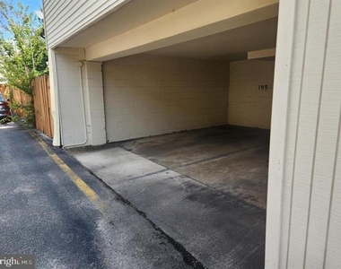 8423 Jinetes Court - Photo Thumbnail 17