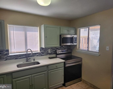 8423 Jinetes Court - Photo Thumbnail 6