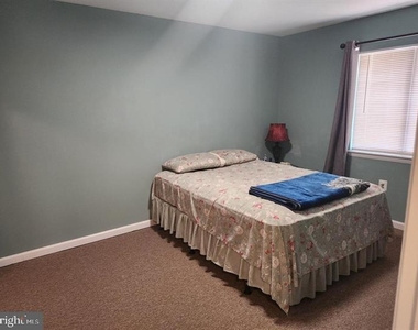8423 Jinetes Court - Photo Thumbnail 21