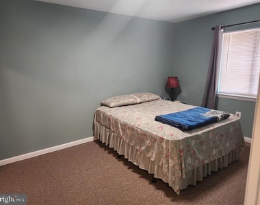 8423 Jinetes Court - Photo Thumbnail 15