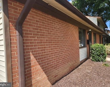 8423 Jinetes Court - Photo Thumbnail 20
