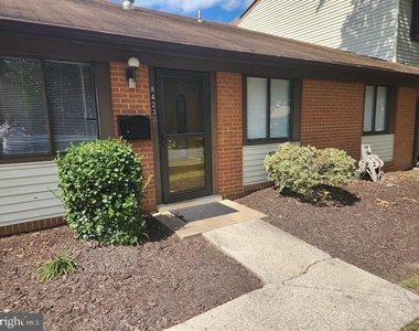 8423 Jinetes Court - Photo Thumbnail 19