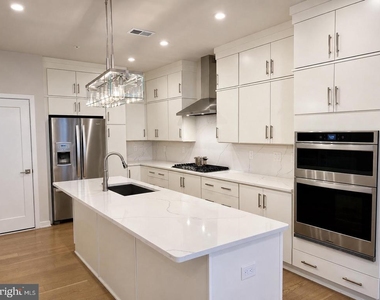 7556 Sawyer Farm Way - Photo Thumbnail 3