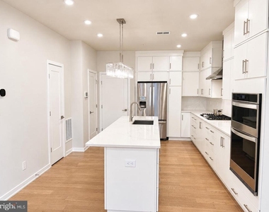 7556 Sawyer Farm Way - Photo Thumbnail 2