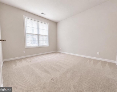 7556 Sawyer Farm Way - Photo Thumbnail 13