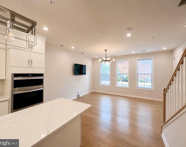 7556 Sawyer Farm Way - Photo Thumbnail 5