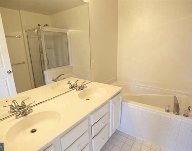 7068 Falls Reach Drive - Photo Thumbnail 9