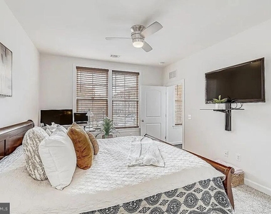 13723 Neil Armstrong Avenue - Photo Thumbnail 5