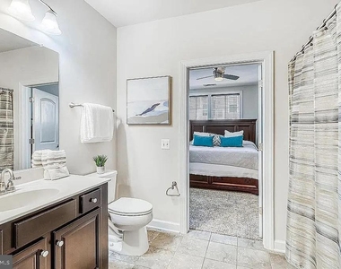13723 Neil Armstrong Avenue - Photo Thumbnail 17