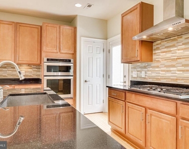9548 Canonbury Square - Photo Thumbnail 15