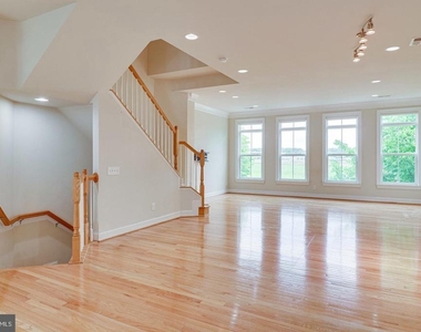 9548 Canonbury Square - Photo Thumbnail 9