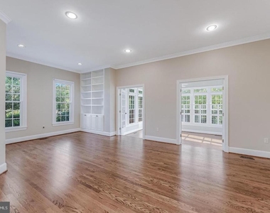 615 Nalls Farm Way - Photo Thumbnail 8