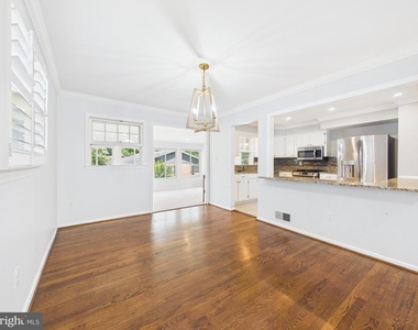 9201 Cherrytree Drive - Photo Thumbnail 16