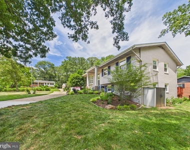 9201 Cherrytree Drive - Photo Thumbnail 2