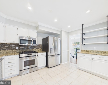 9201 Cherrytree Drive - Photo Thumbnail 8