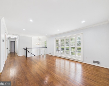 9201 Cherrytree Drive - Photo Thumbnail 4