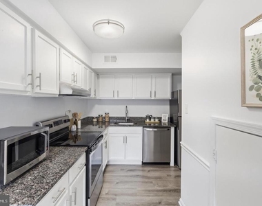 6822 Perry Penney Drive - Photo Thumbnail 14